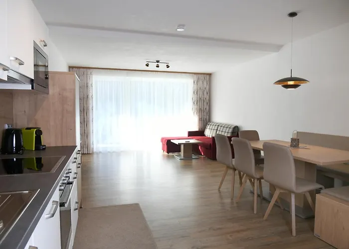 Marmot מלון דירות 4*