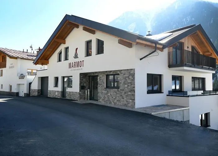 Marmot מלון דירות 4*